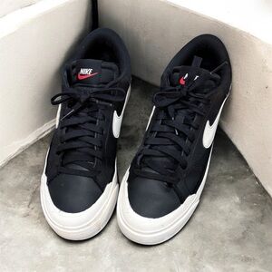 Nike Women’s Black platform Sneakers